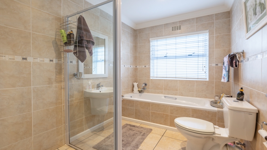 3 Bedroom Property for Sale in Sunningdale Western Cape